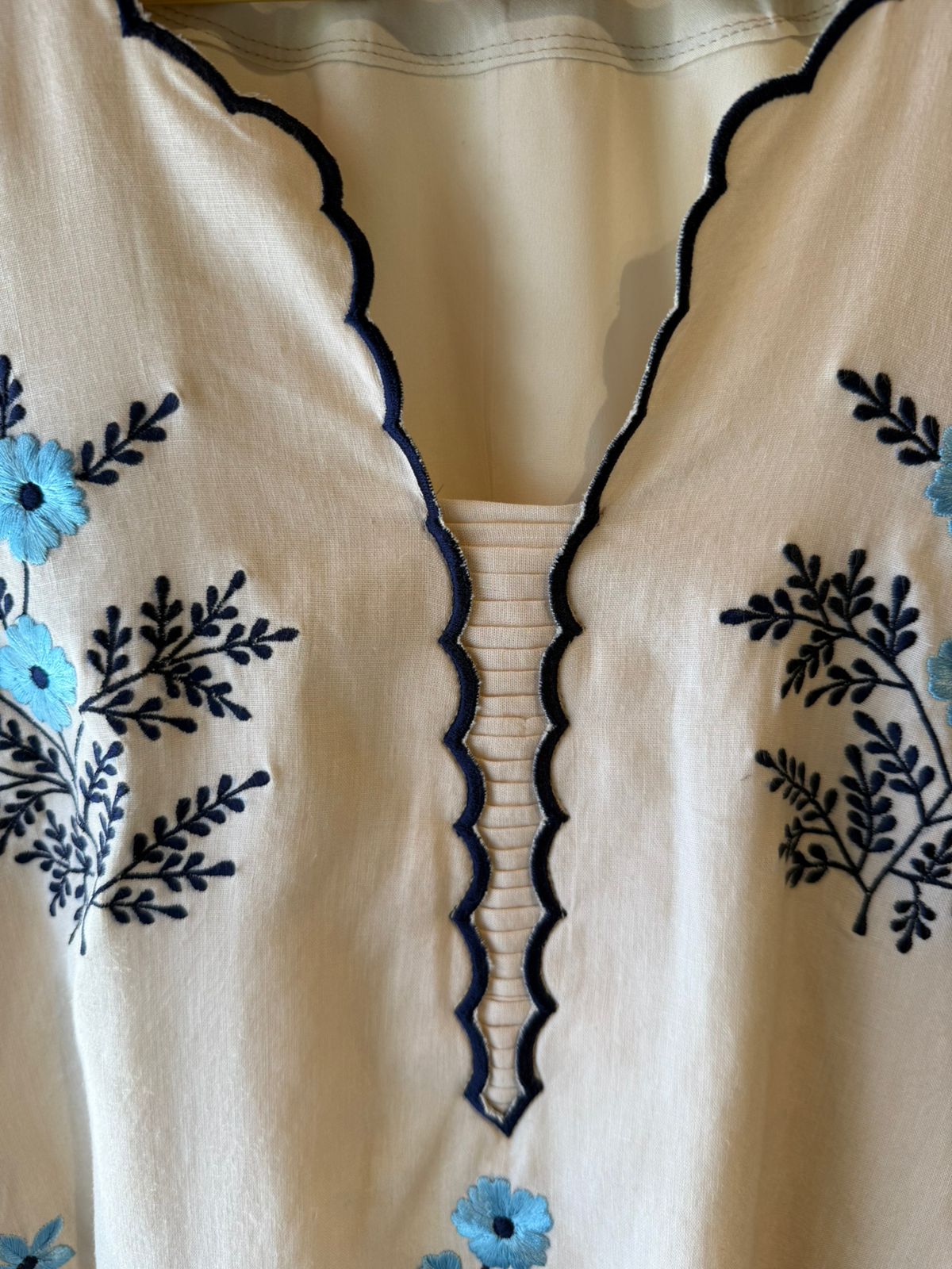 Embroidered Linen Kurta pants Set with Net Dupatta