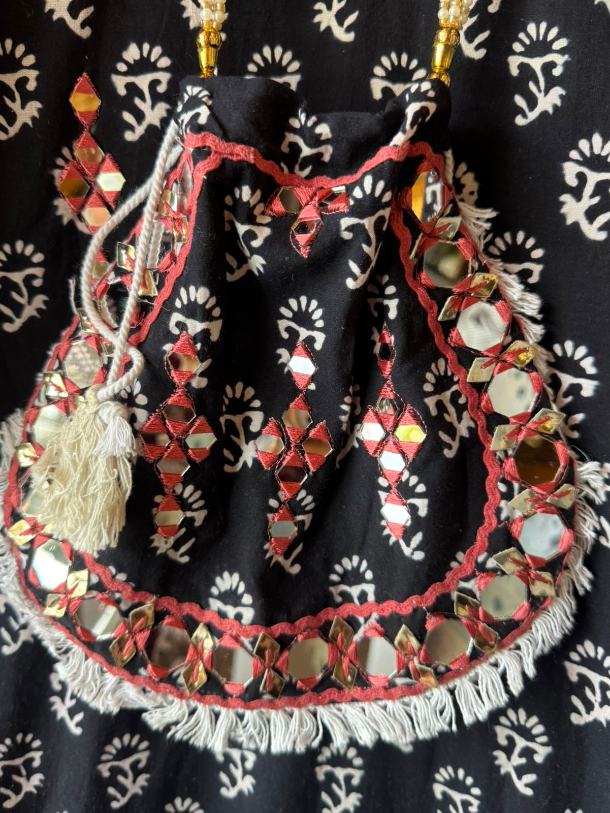 BLACK HAND BLOCK PRINTED MIRROR WORK SET