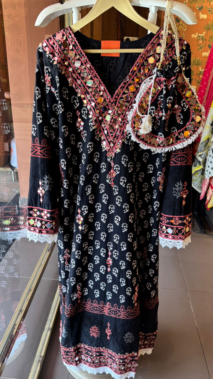 BLACK HAND BLOCK PRINTED MIRROR WORK SET