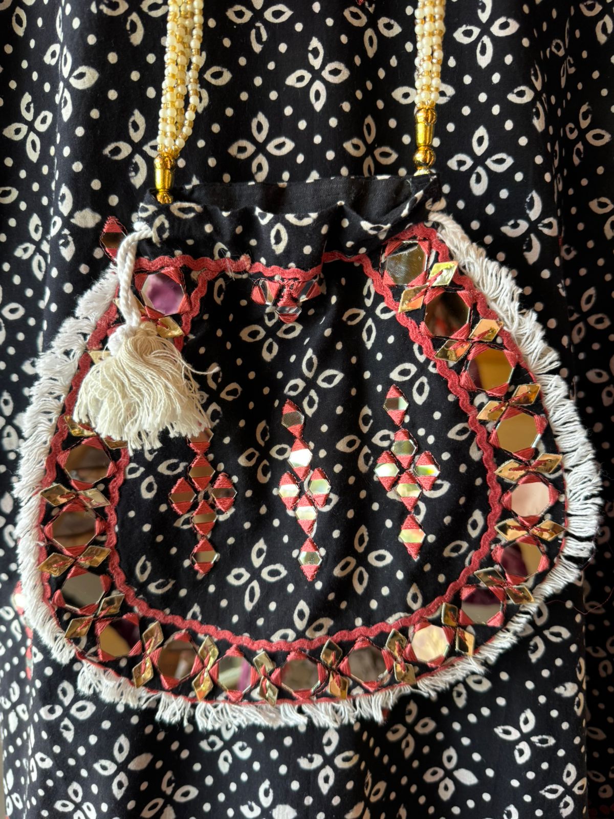 BLACK HAND BLOCK PRINTED MIRROR WORK SET