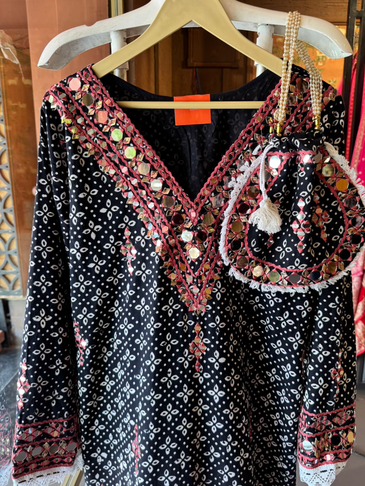 BLACK HAND BLOCK PRINTED MIRROR WORK SET