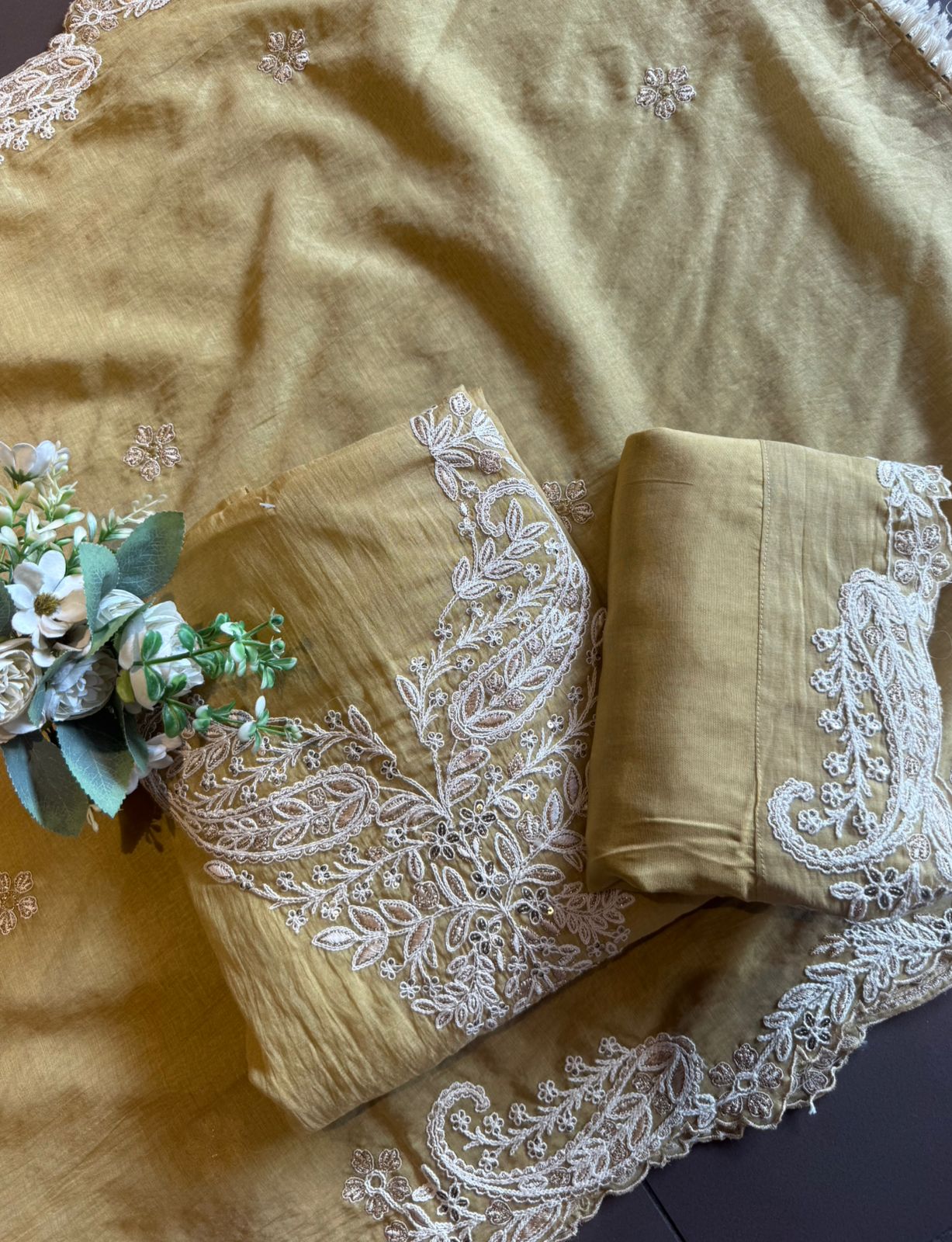 Ethnic wardrobe with this elegant Suit set