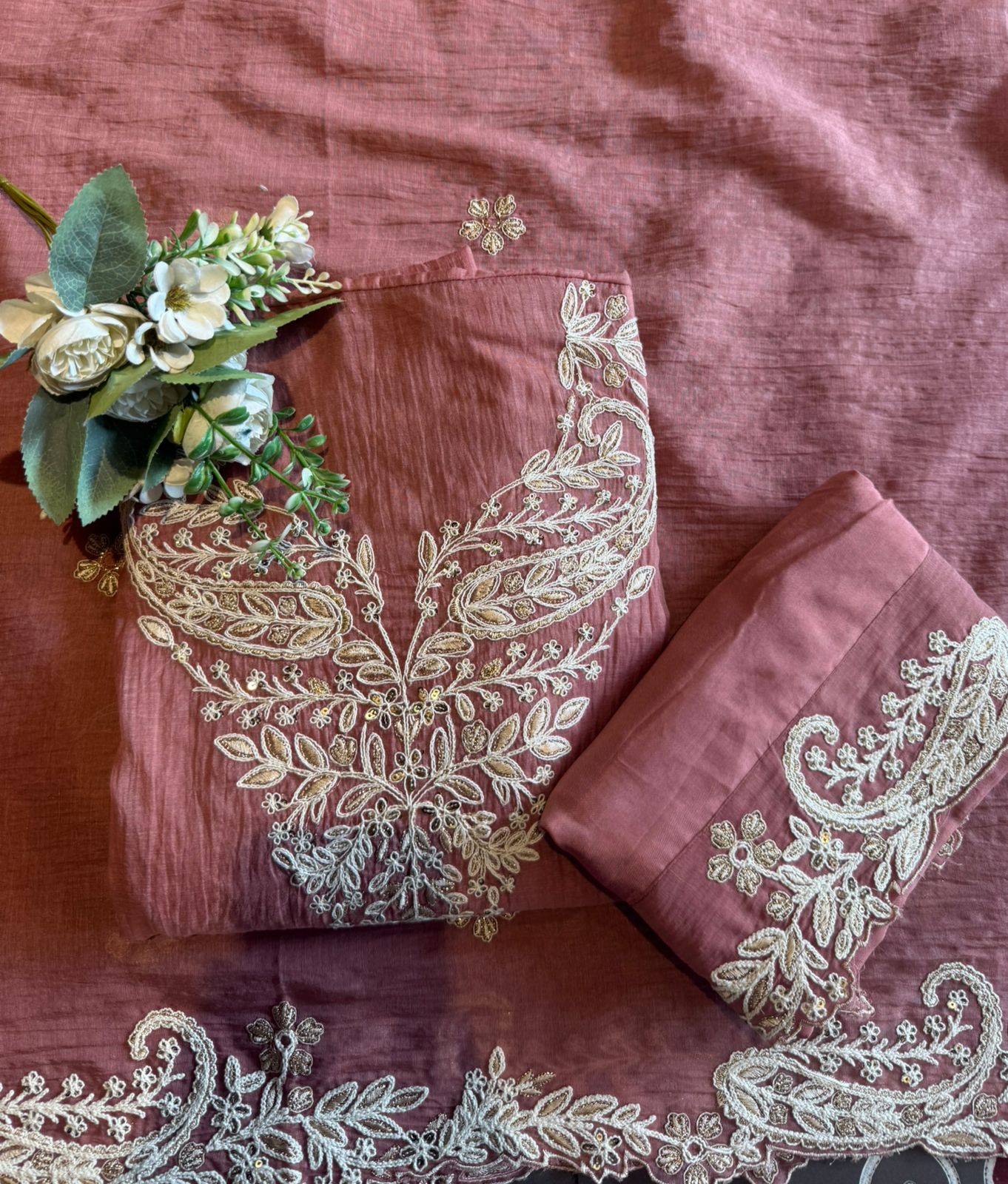 Ethnic wardrobe with this elegant Suit set