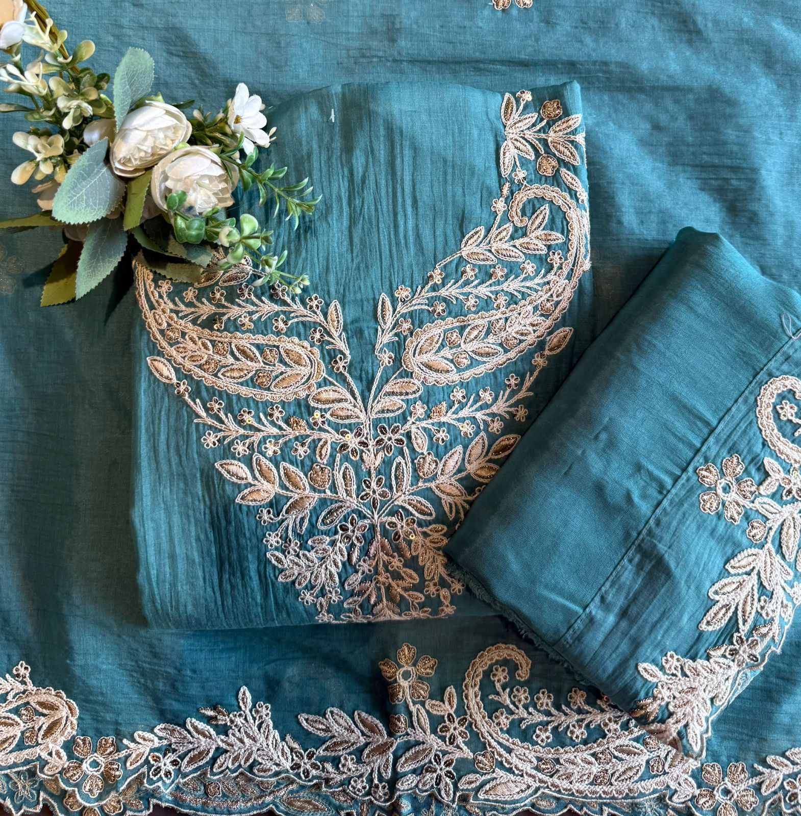 Ethnic wardrobe with this elegant Suit set