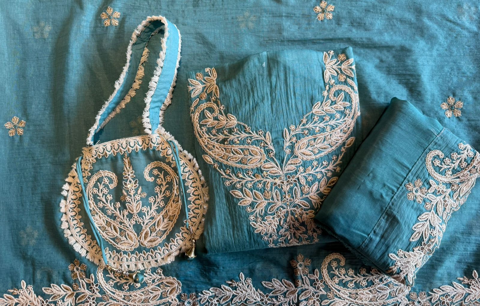 Ethnic wardrobe with this elegant Suit set