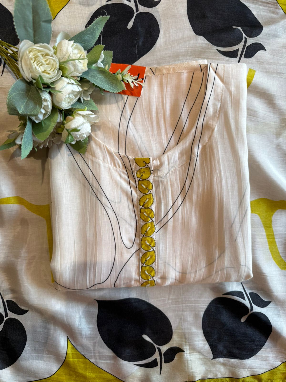 Contemporary suit set with abstract print