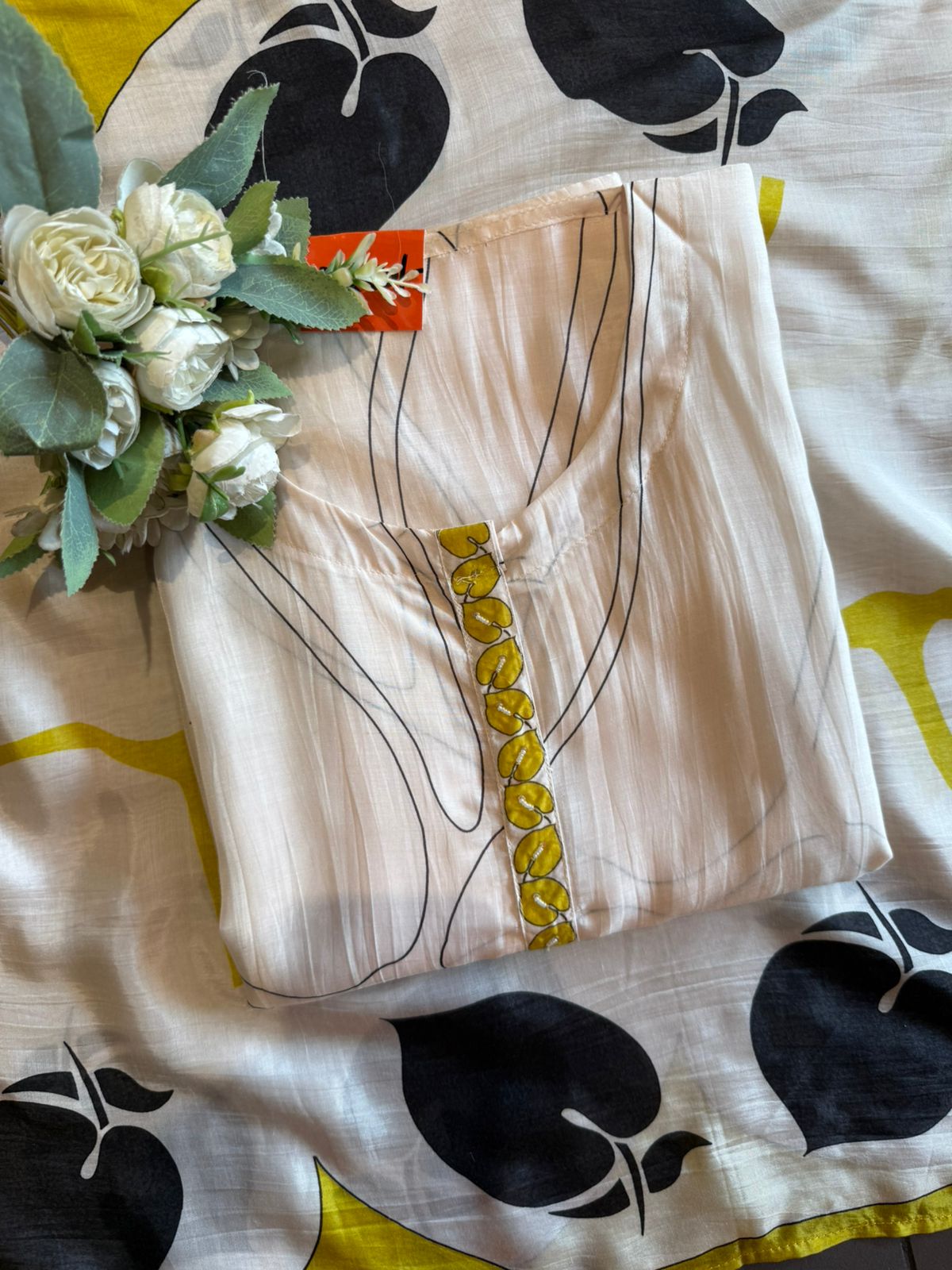 Contemporary suit set with abstract print