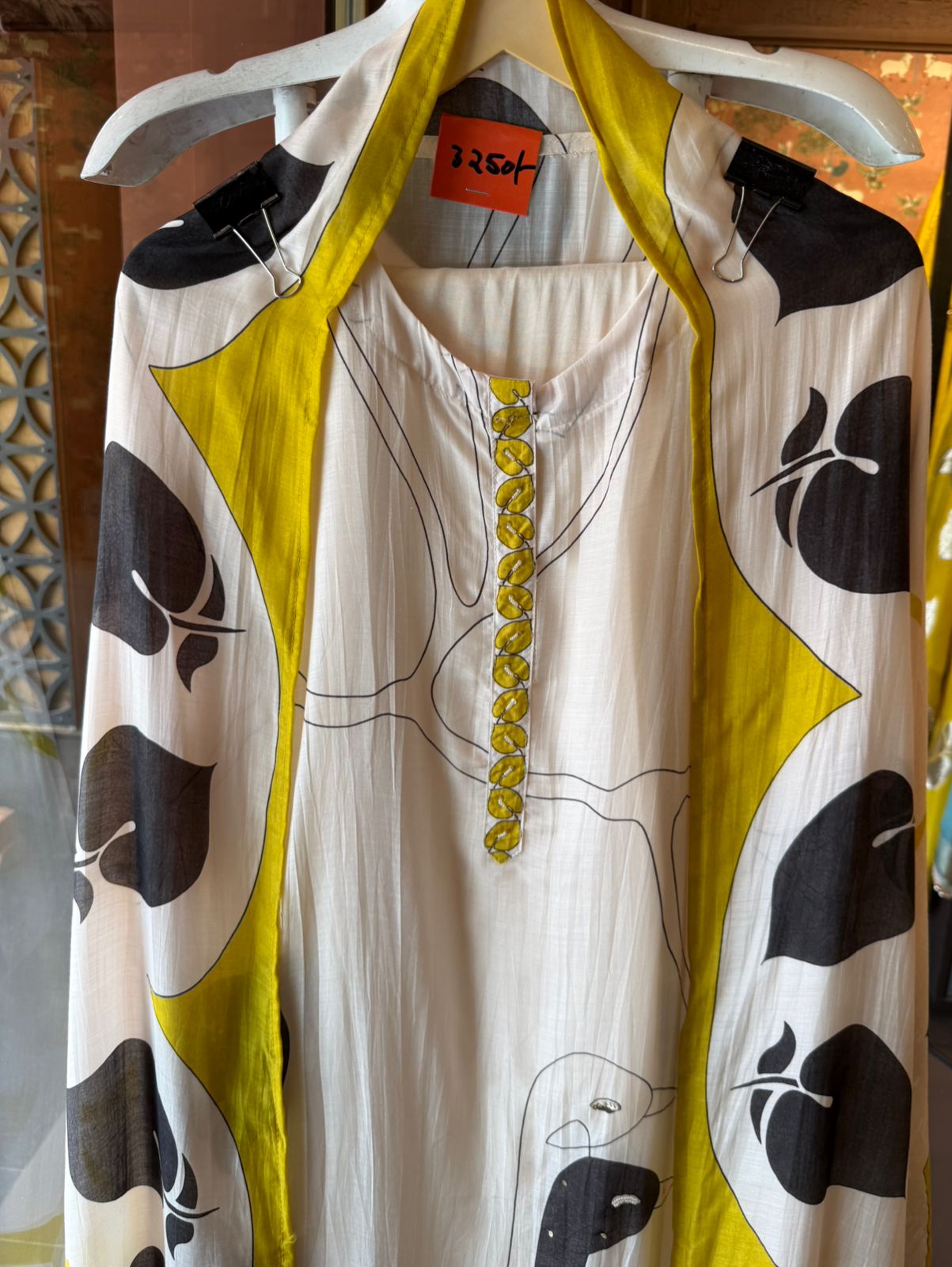 Contemporary suit set with abstract print