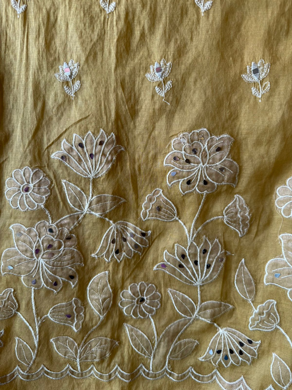 Elegant suit set on Mul chanderi