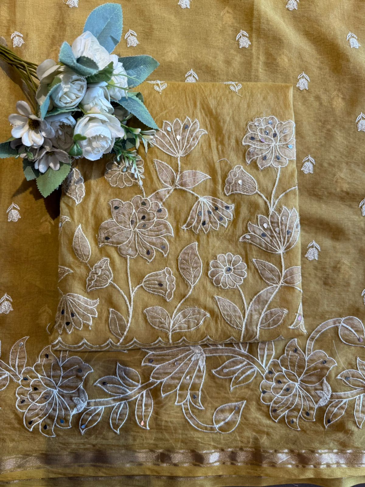 Elegant suit set on Mul chanderi