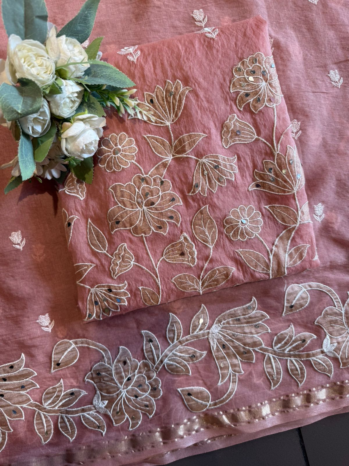 Elegant suit set on Mul chanderi