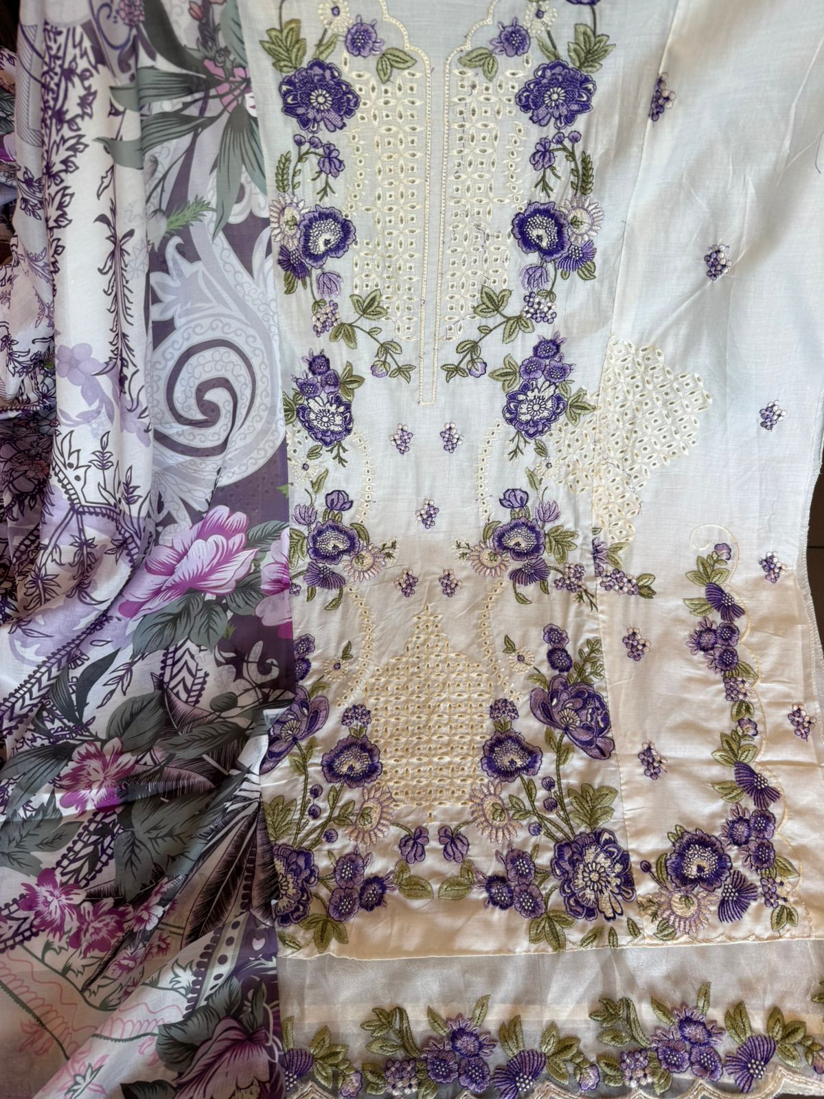 PAKISTANI EMBROIDERED SUIT