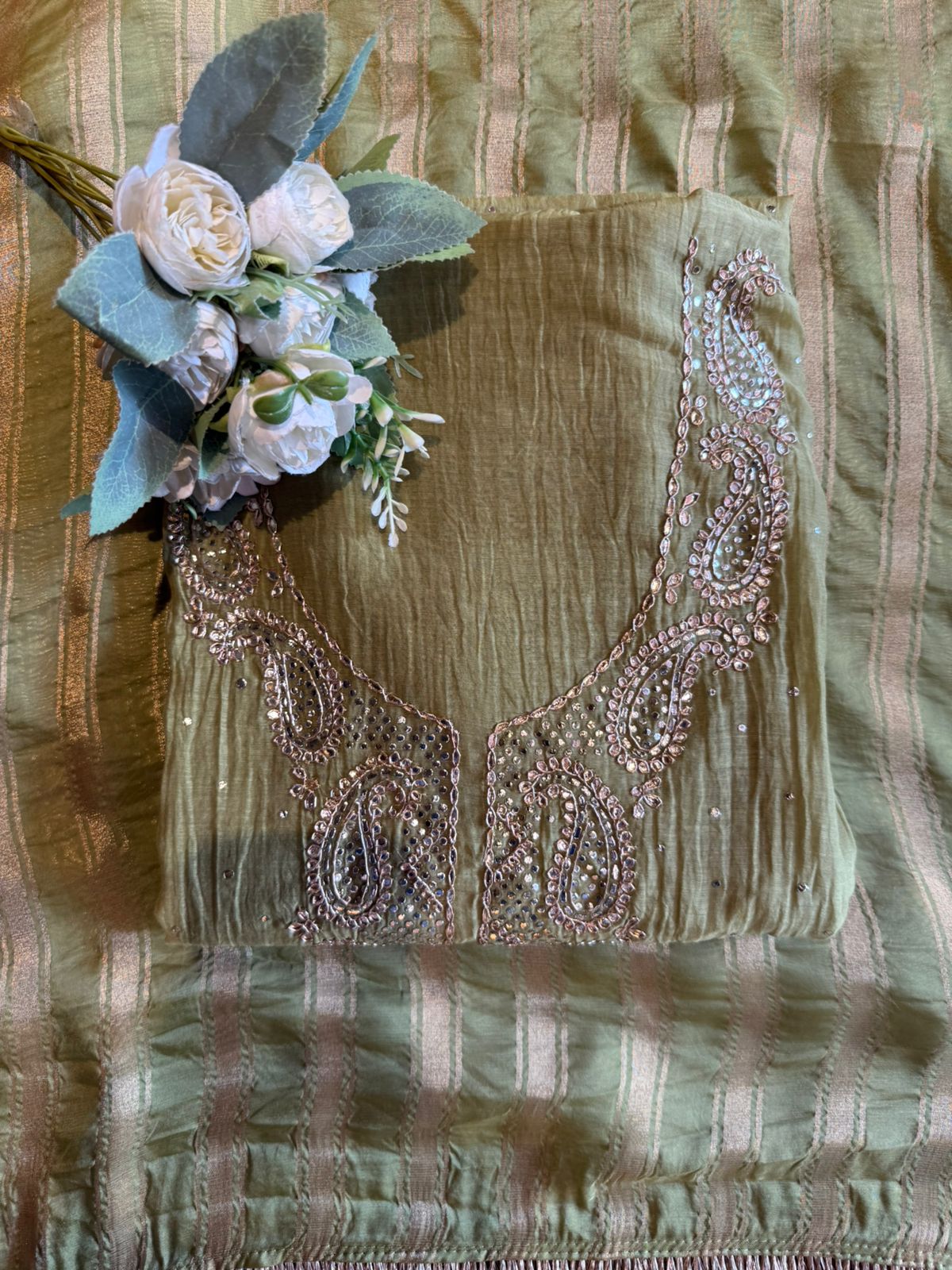 Gracefully designed elegant Suit