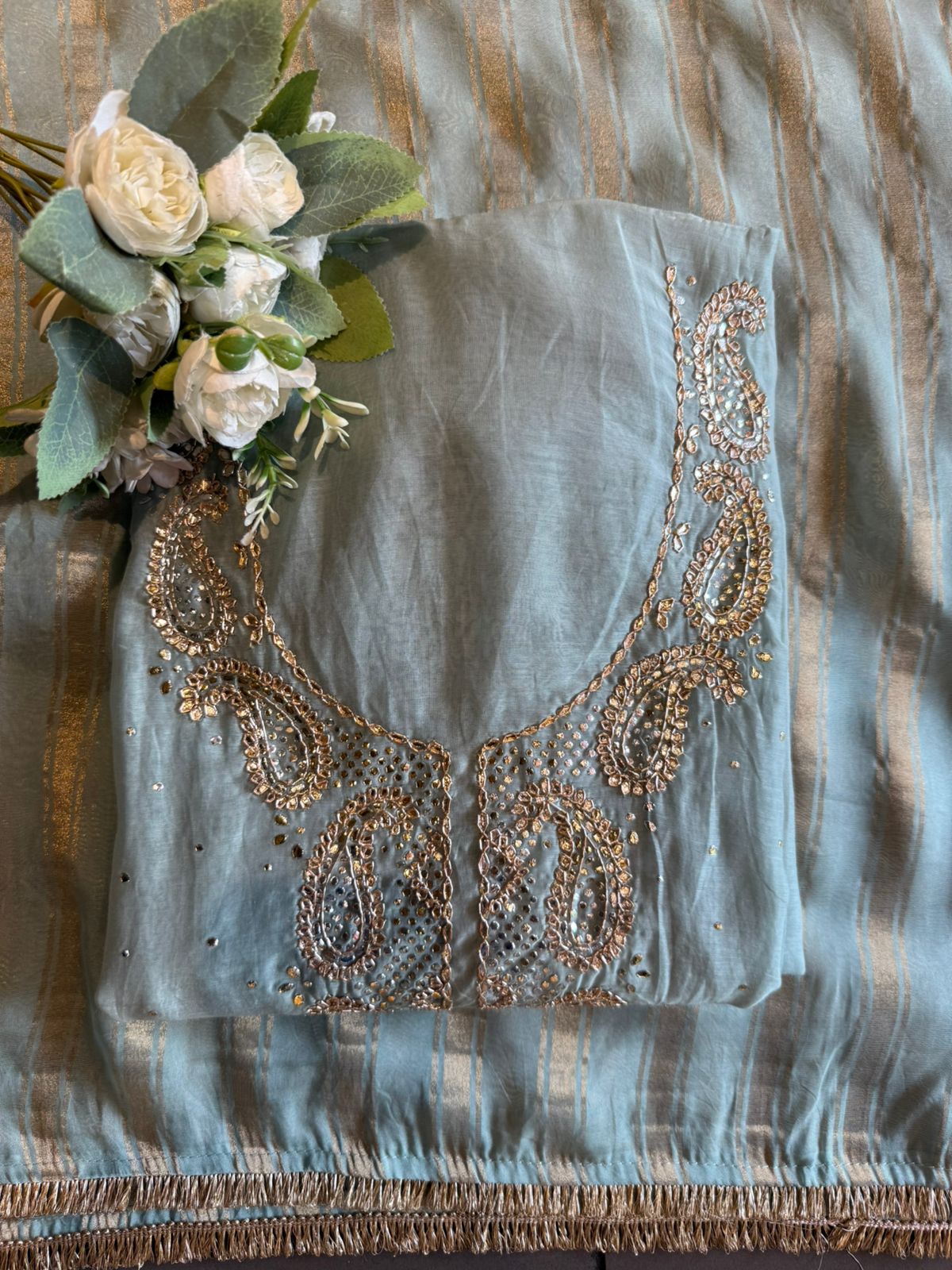 Gracefully designed elegant Suit