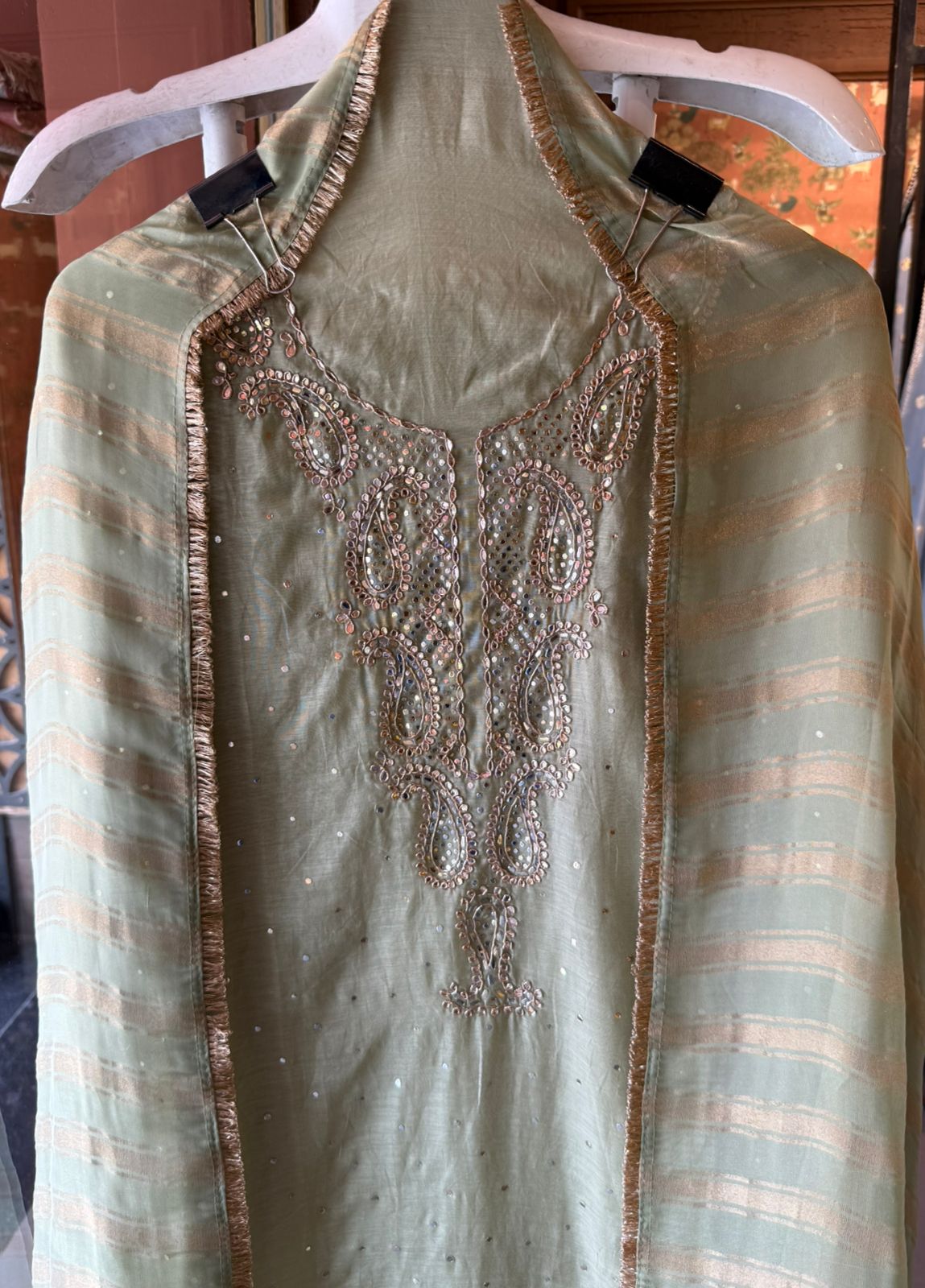 Gracefully designed elegant Suit