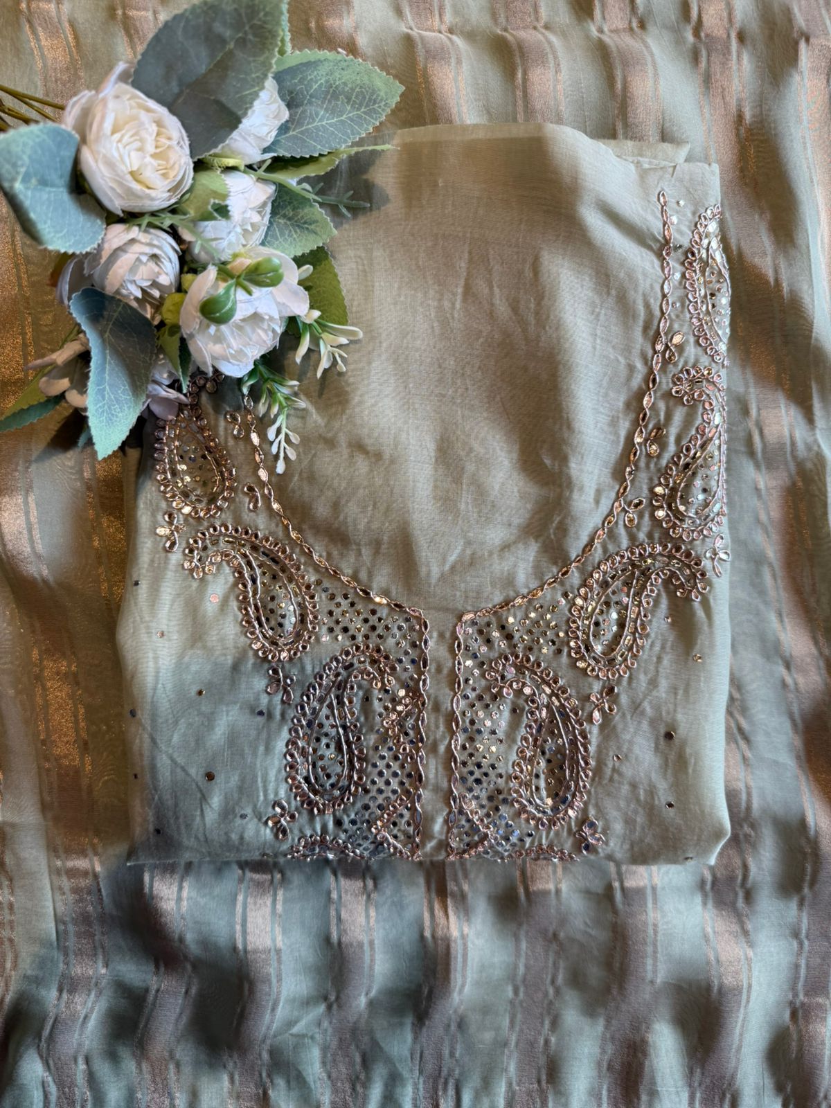 Gracefully designed elegant Suit