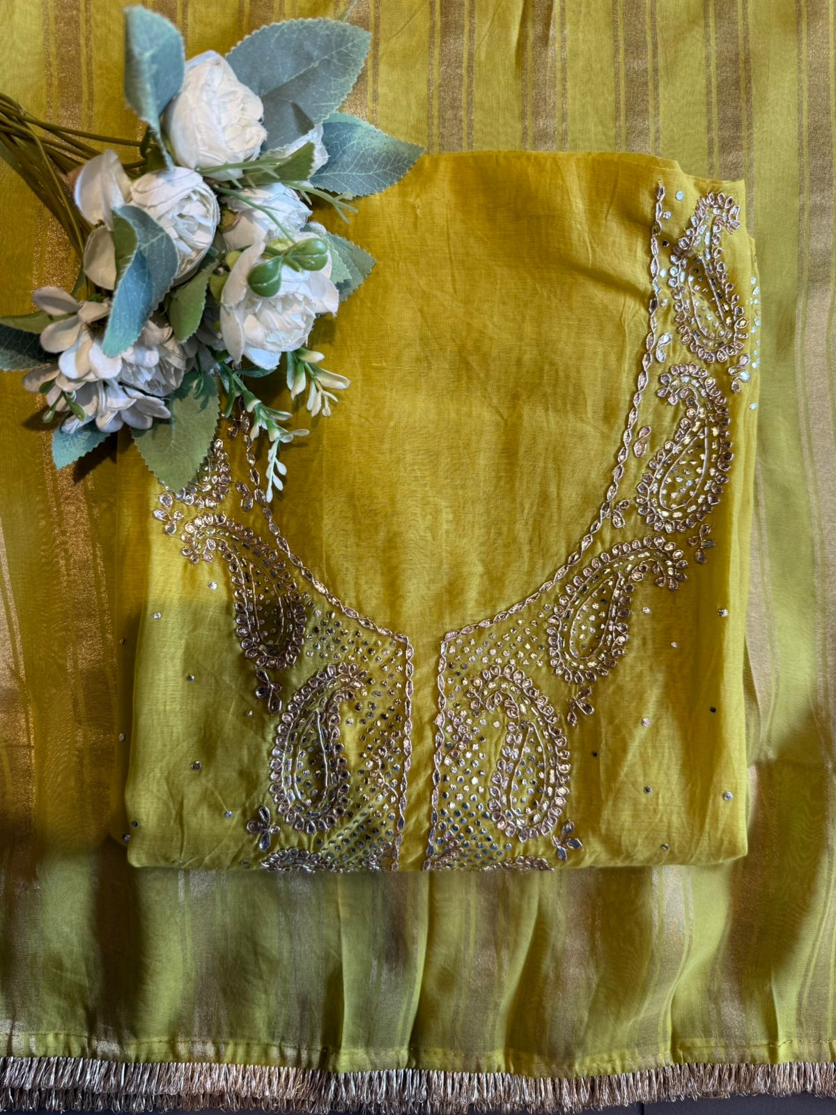 Gracefully designed elegant Suit