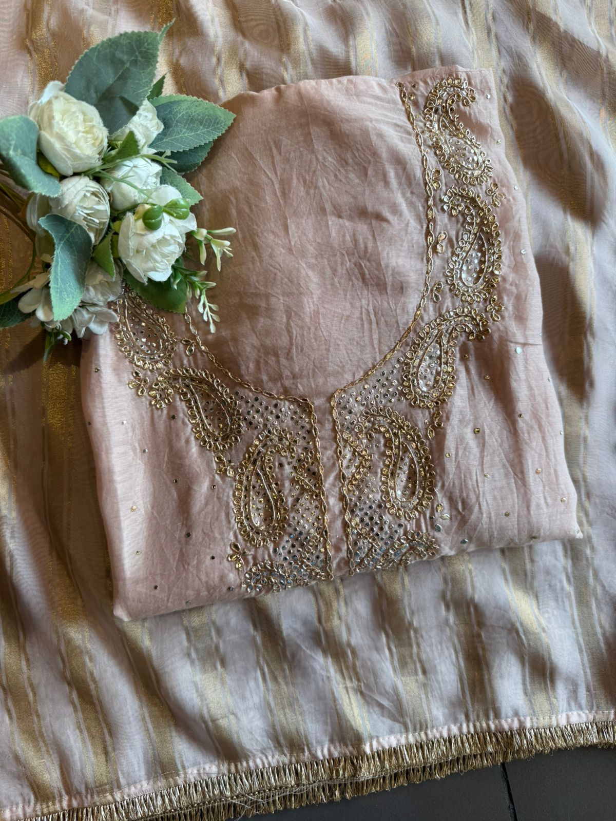 Gracefully designed elegant Suit