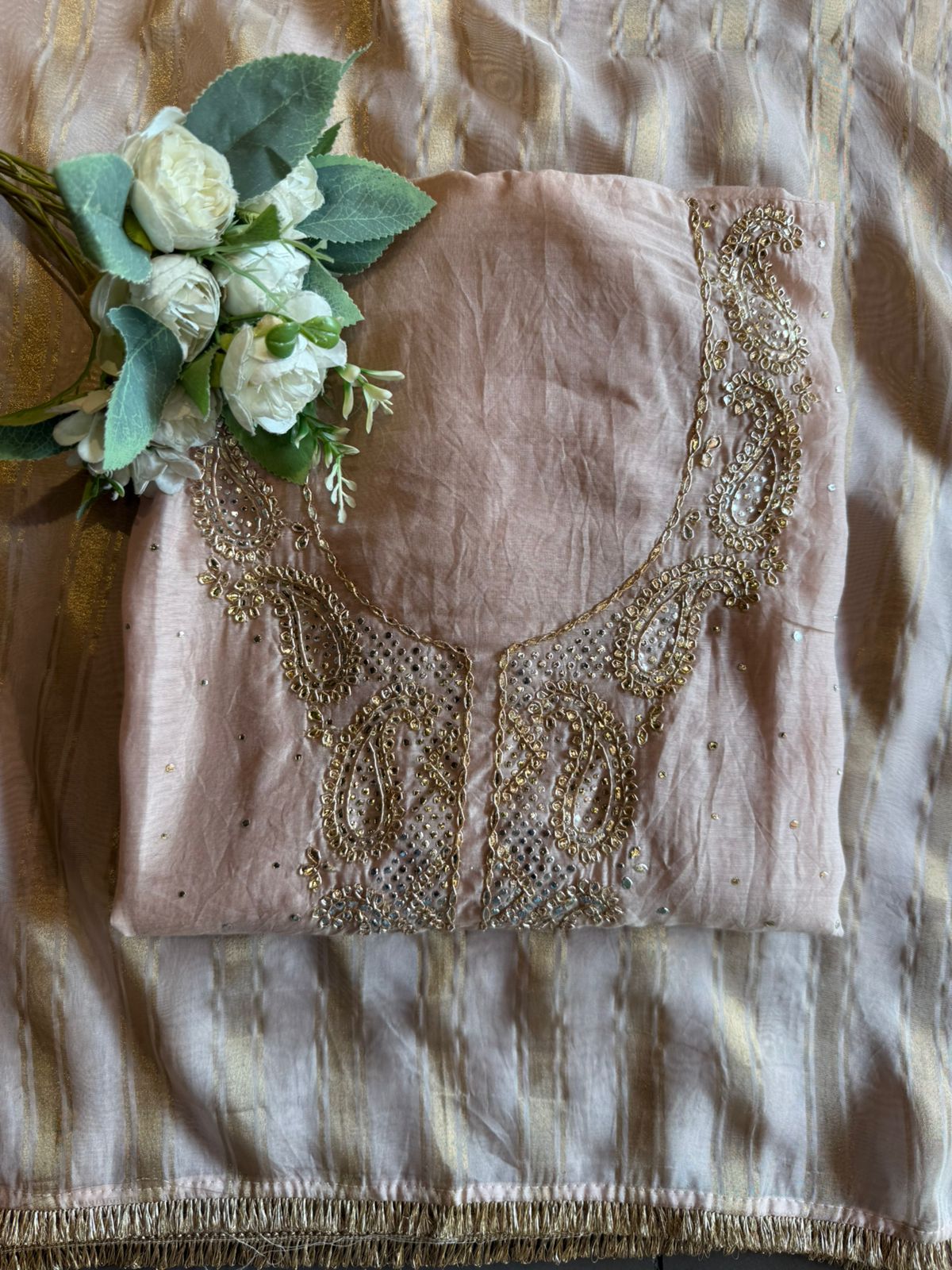 Gracefully designed elegant Suit