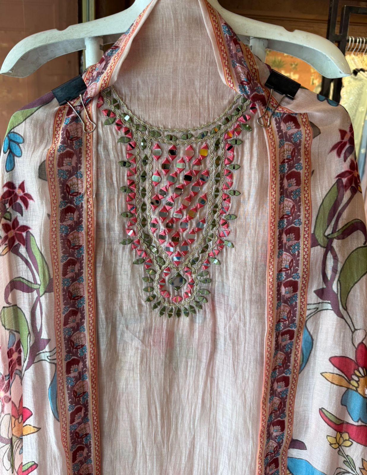 Graceful suit set On Mul cotton adorned with vibrant floral print
