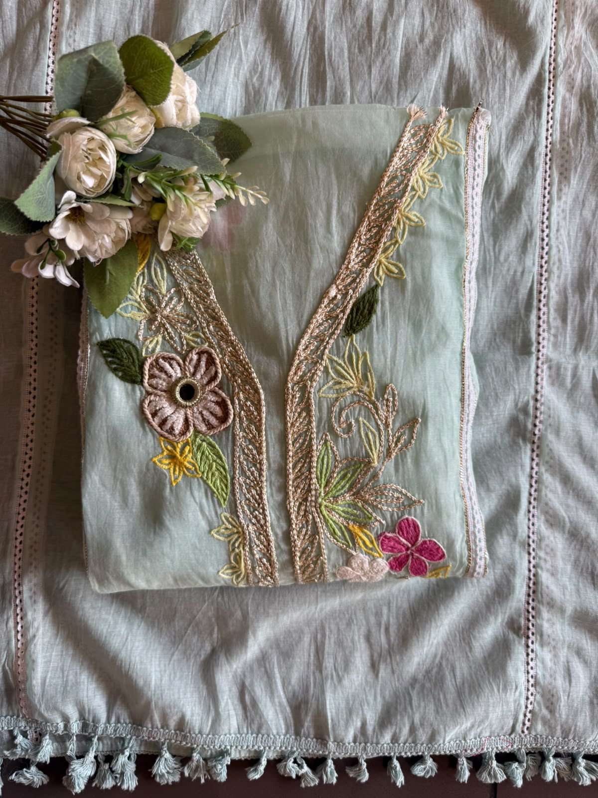Multi coloured floral embroidery feminine Suit set