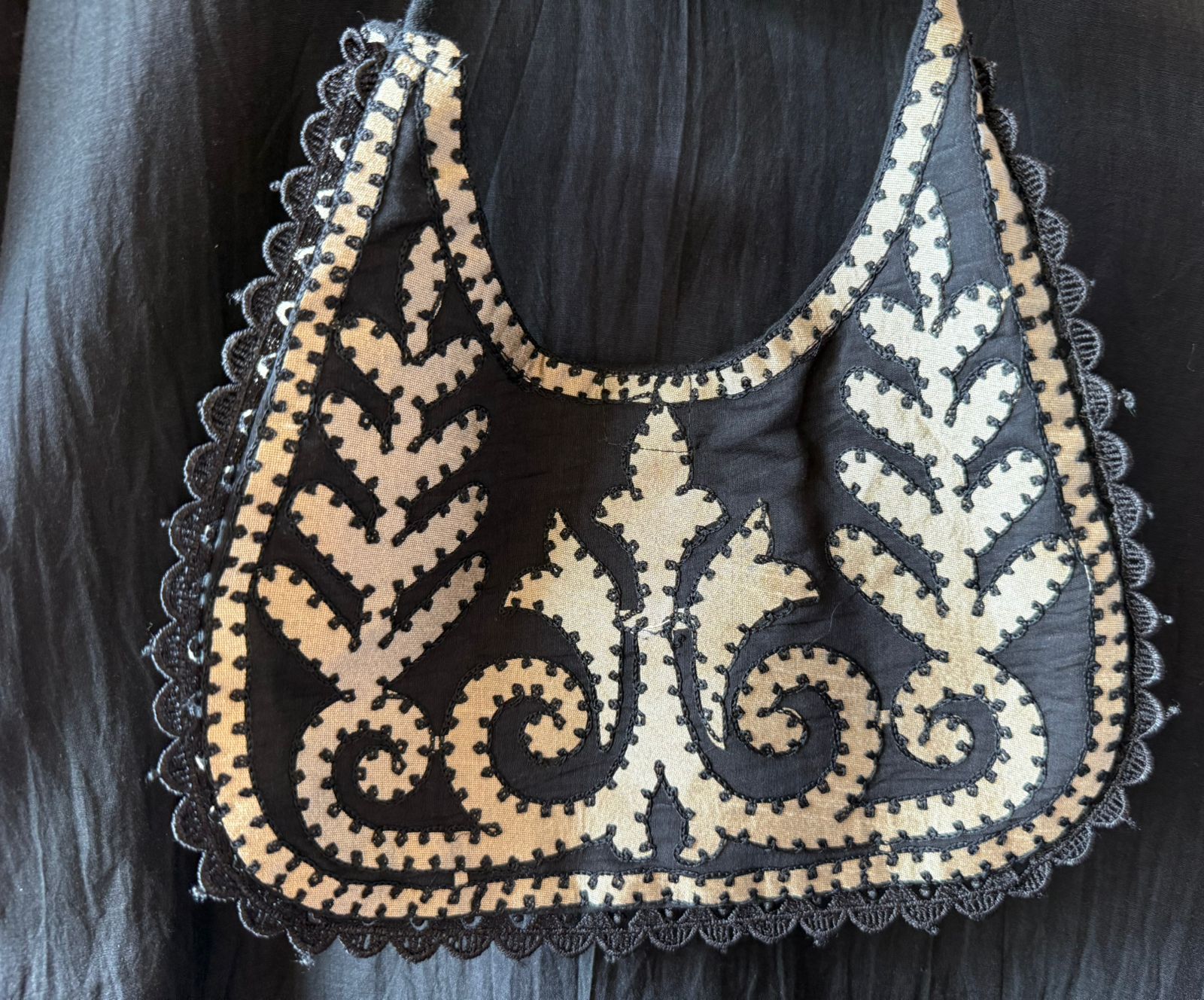 Kashmiri-Inspired Embroidered Kurta Set with Purse