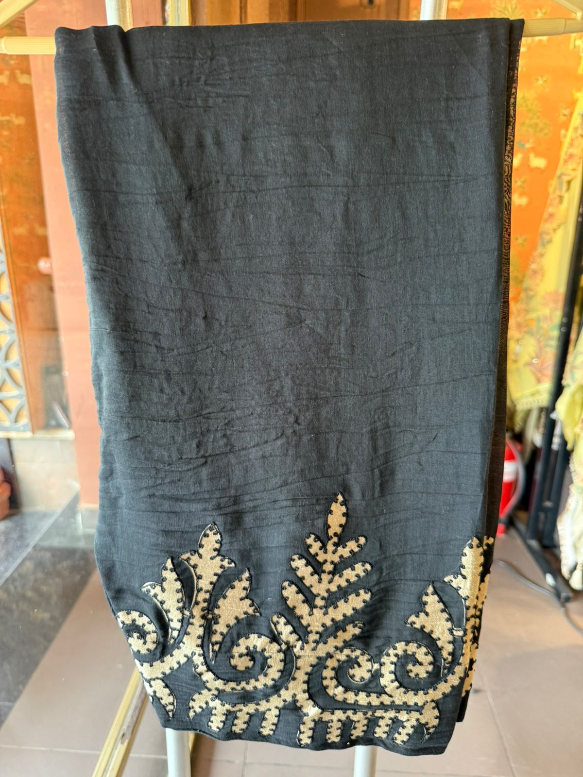Kashmiri-Inspired Embroidered Kurta Set with Purse