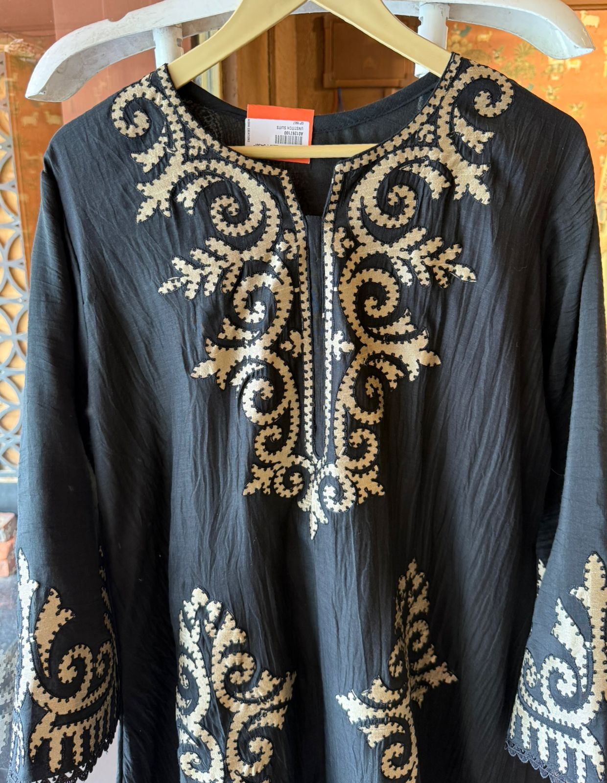 Kashmiri-Inspired Embroidered Kurta Set with Purse