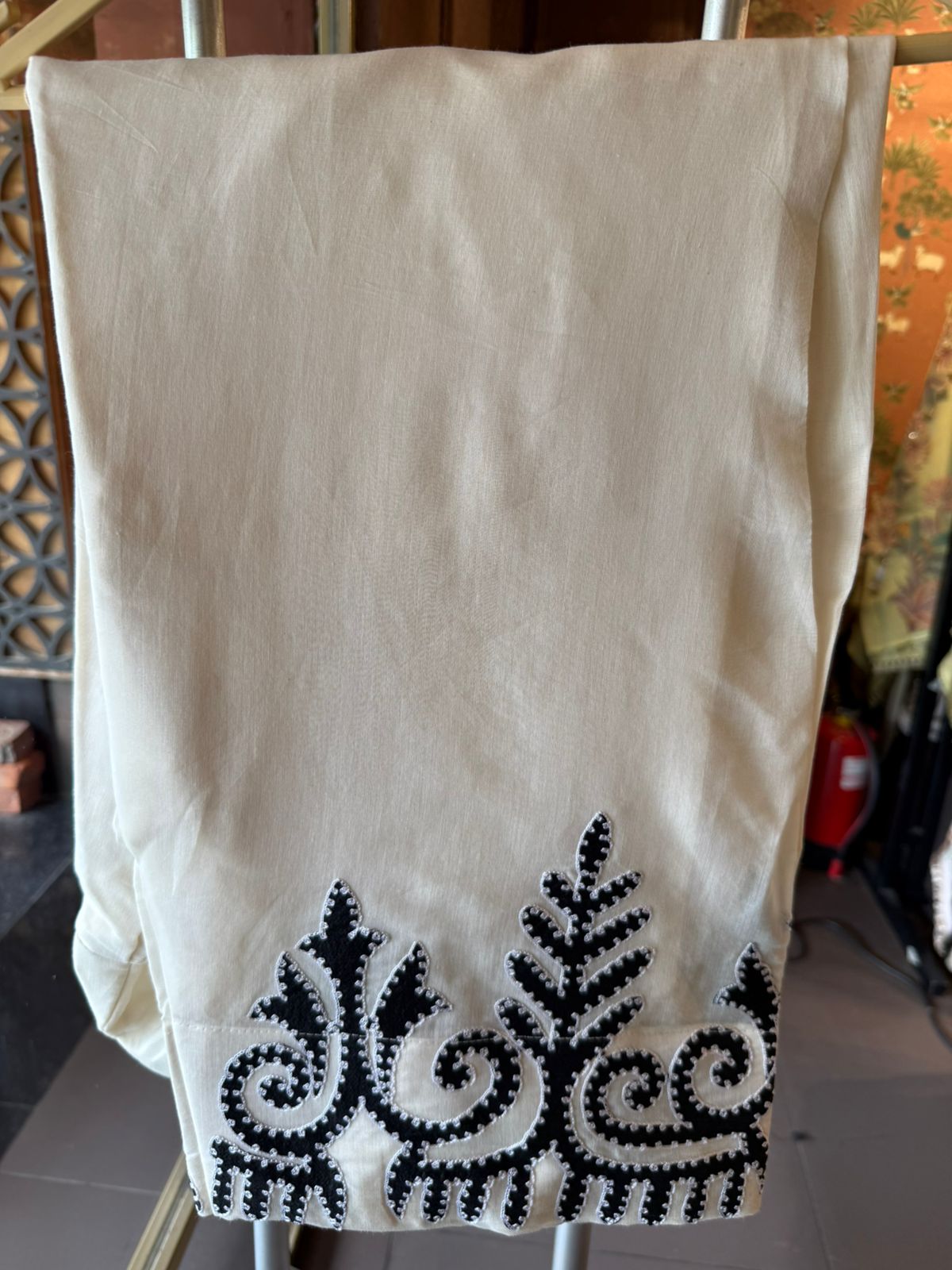 Kashmiri-Inspired Embroidered Kurta Set with Purse