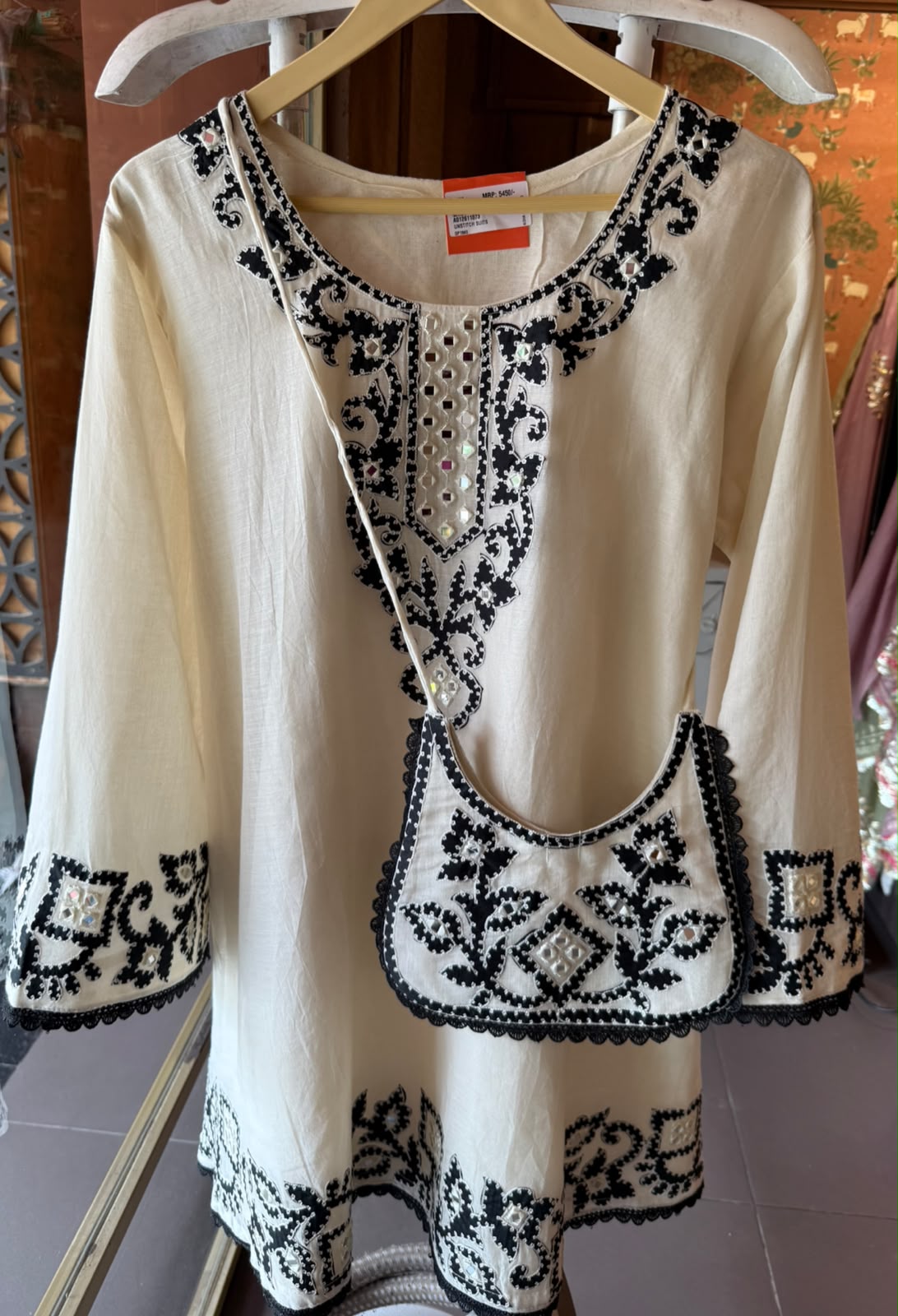 Kashmiri-Inspired Embroidered Kurta Set with Purse