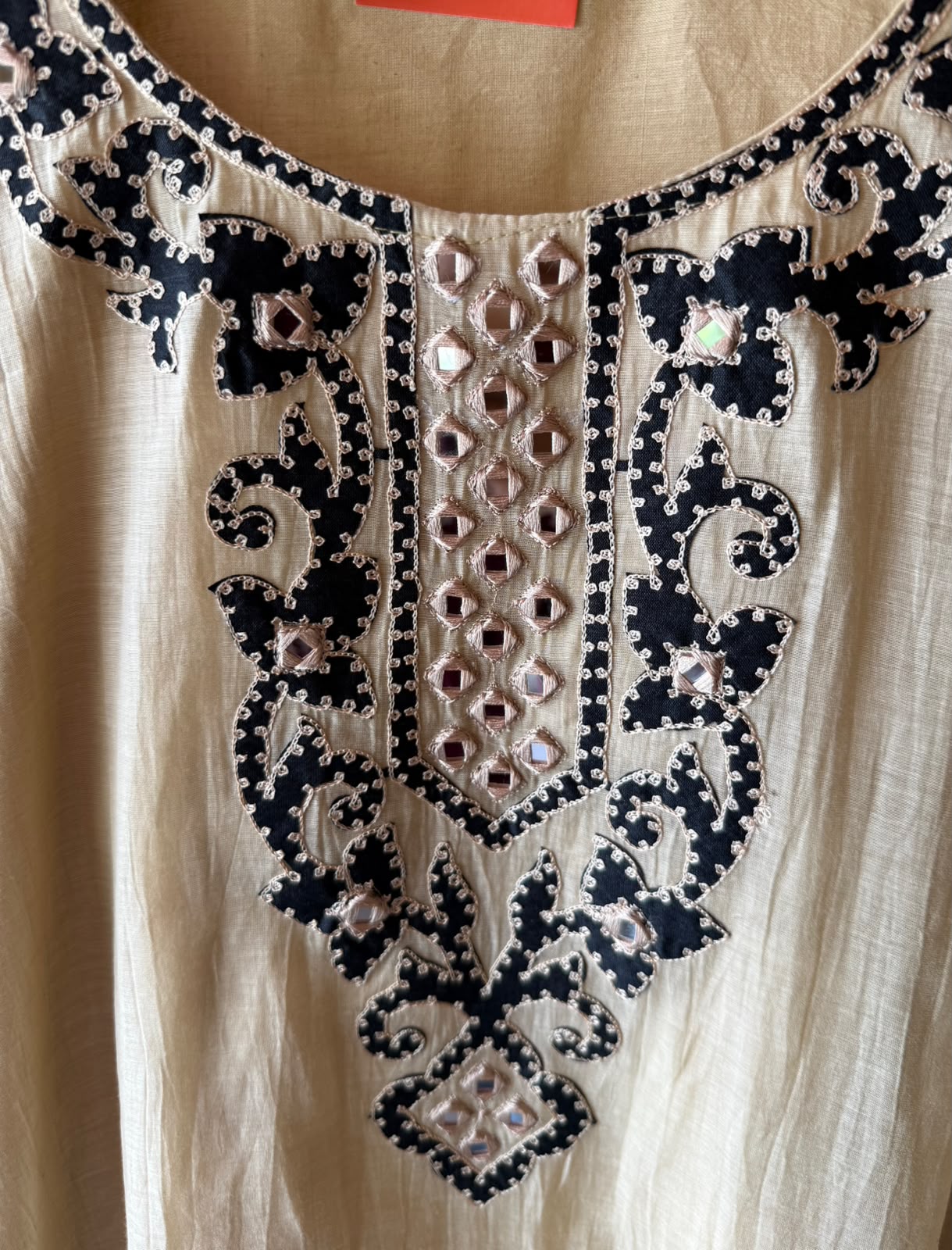Kashmiri-Inspired Embroidered Kurta Set with Purse