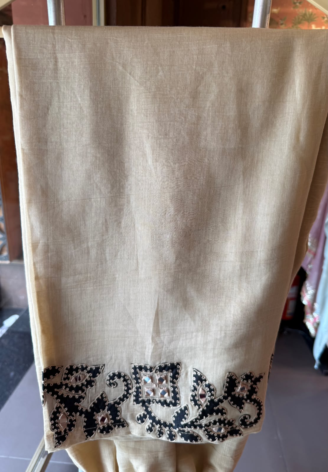 Kashmiri-Inspired Embroidered Kurta Set with Purse