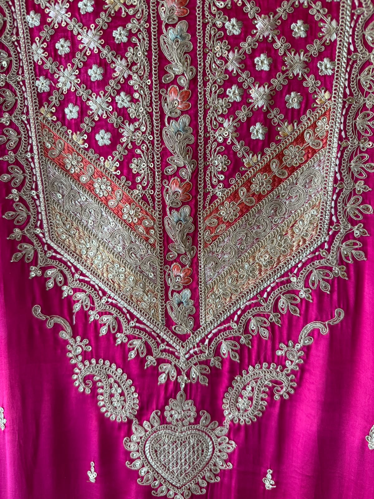 Bandej GAJJI silk Embroidered Suit Set