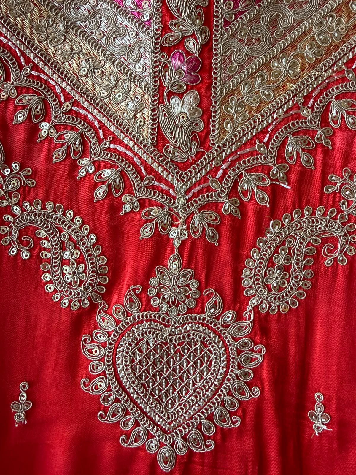 Bandej GAJJI silk Embroidered Suit Set