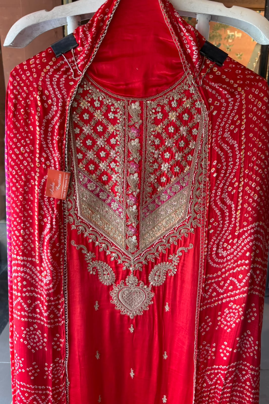 Bandej GAJJI silk Embroidered Suit Set