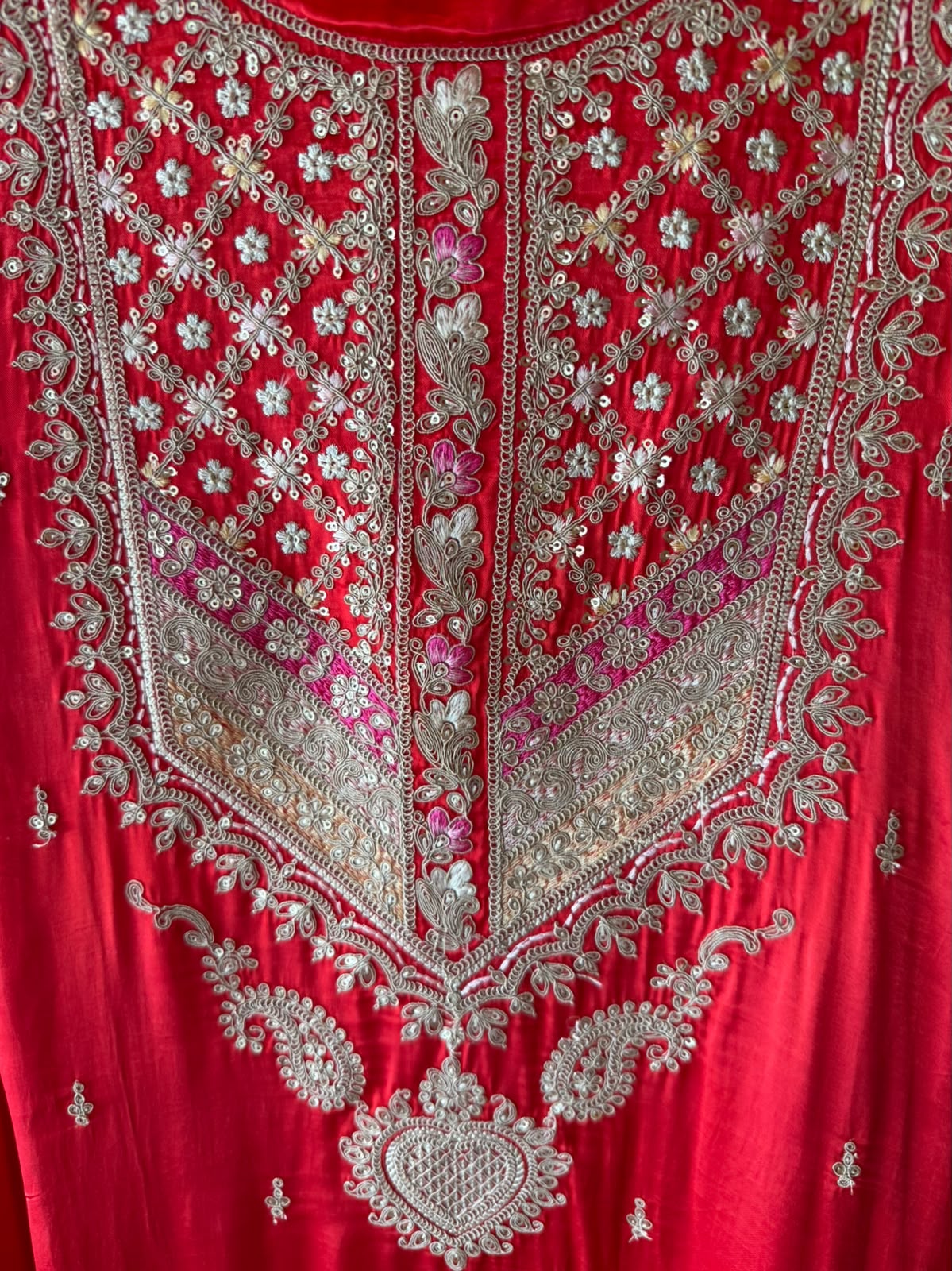 Bandej GAJJI silk Embroidered Suit Set