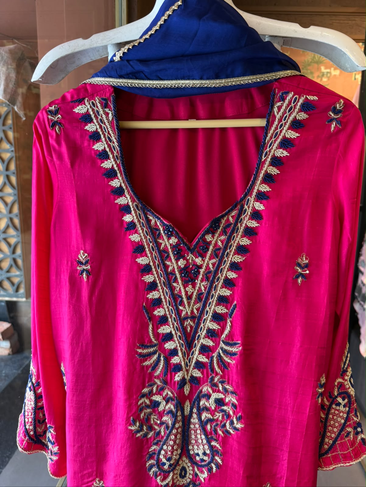 Beautiful striking  contrast suit set