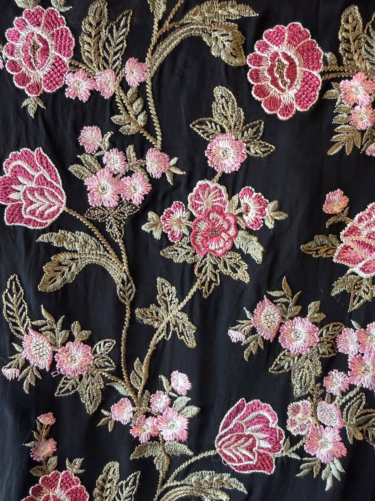 PAKISTANI EMBROIDERED DESIGNER SUIT