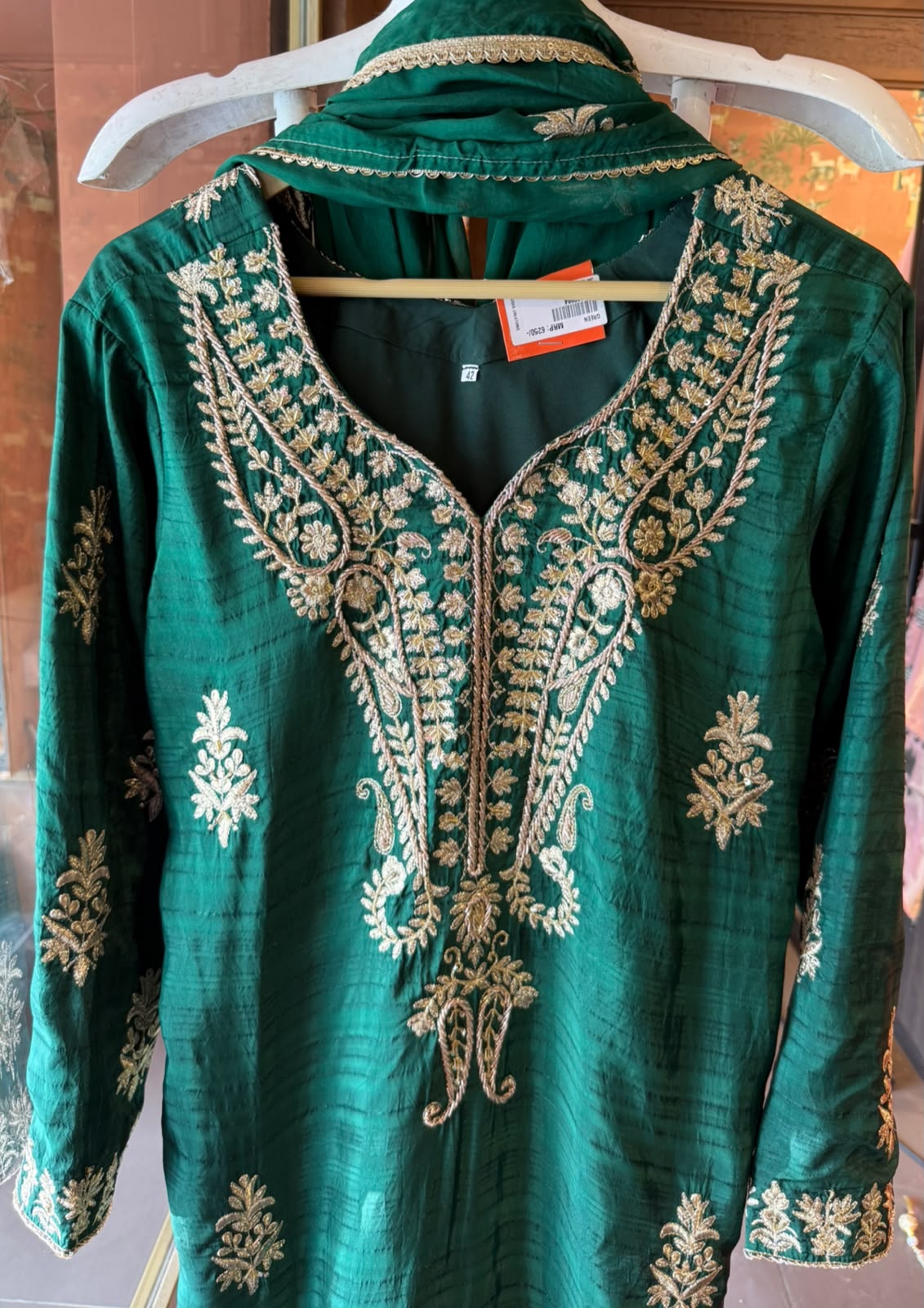 Elegant embroidered kurta set