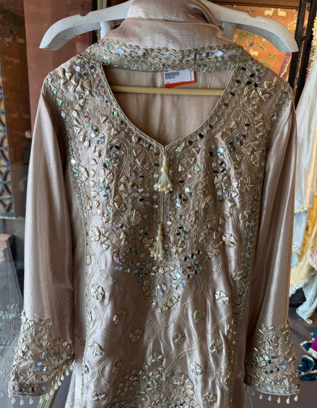 Premium giraffe tissue suit