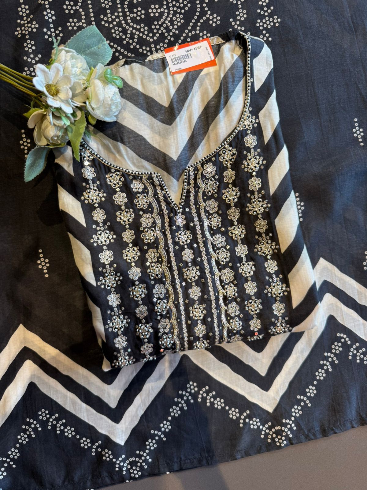 PURE MUSLIN SUIT SET WITH HAND WORK