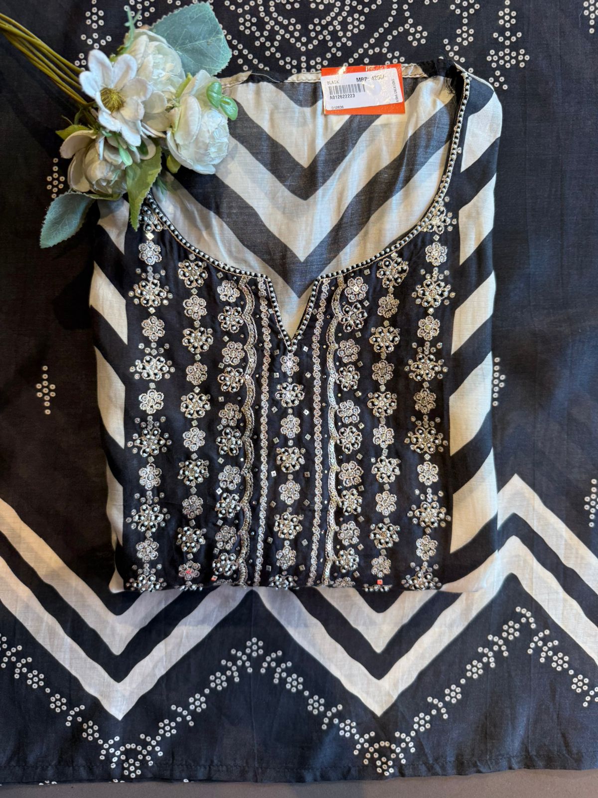 PURE MUSLIN SUIT SET WITH HAND WORK