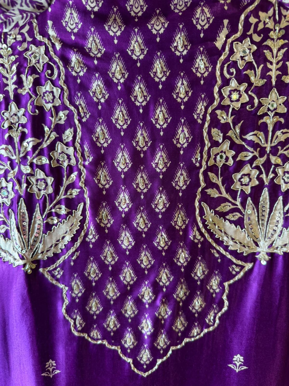 DESIGNER FESTIVE SUIT ON GAJJI SILK