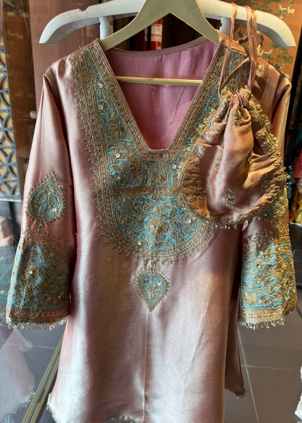 Soft Pastel giraffe tissue suit set
