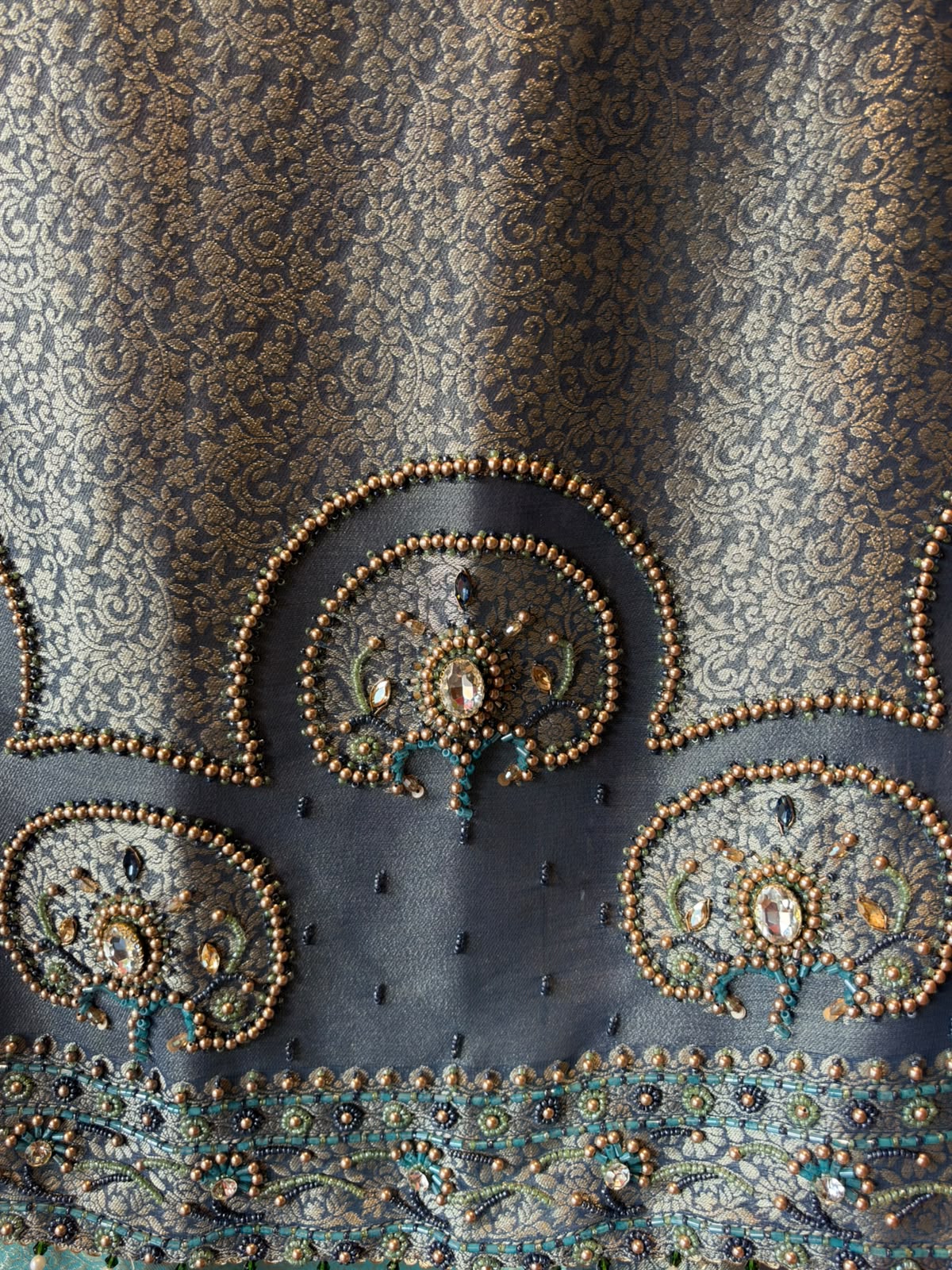Rich tissue jacquard patterned unstitched suit